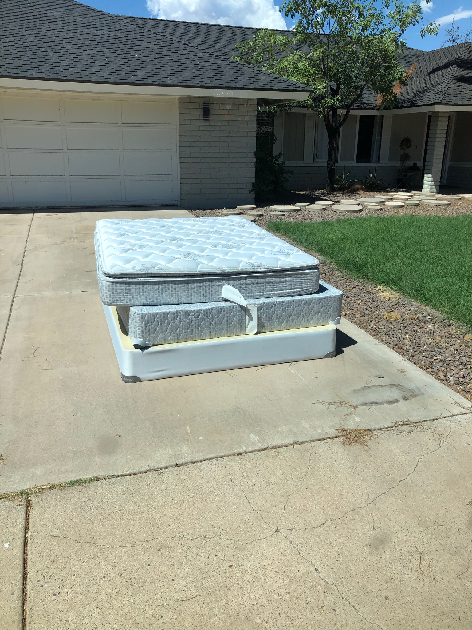 Mattress pickup service in Kennesaw