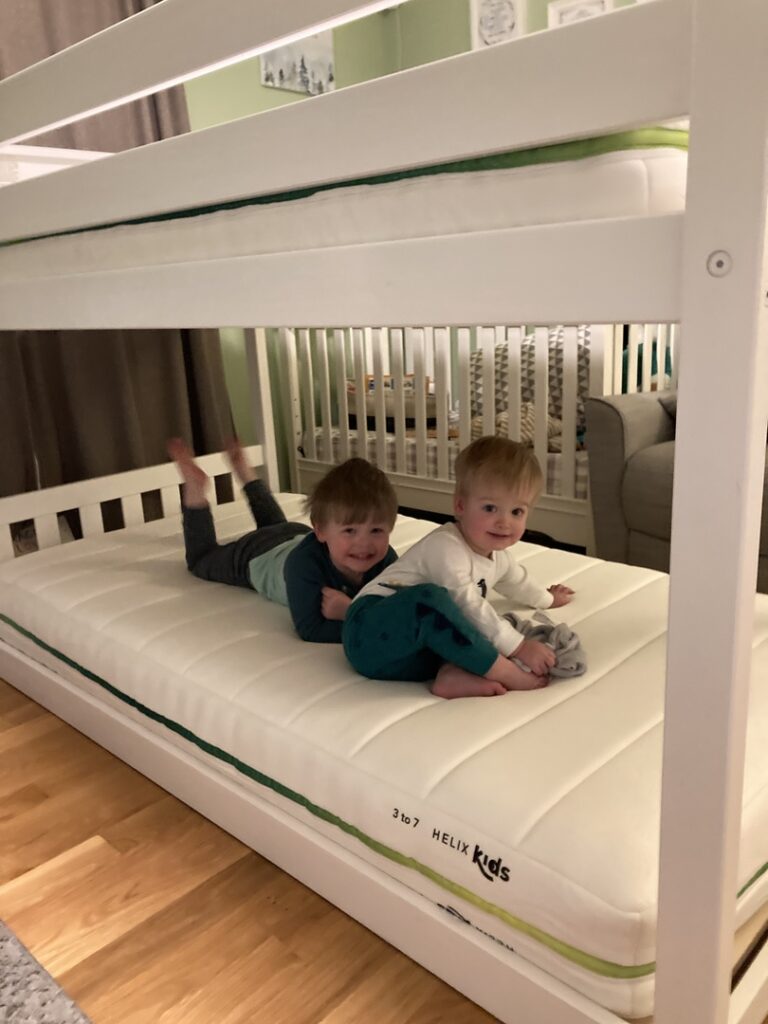 bunk-bed-kids-on-helix