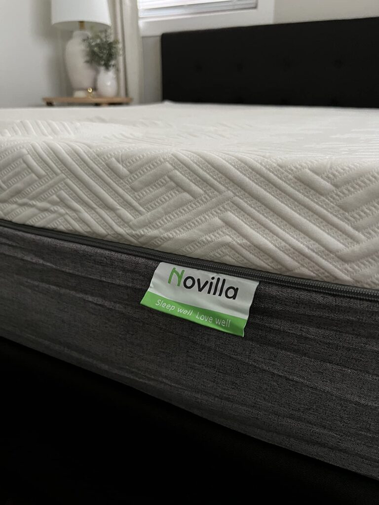 novilla-mattress-close-up-tag